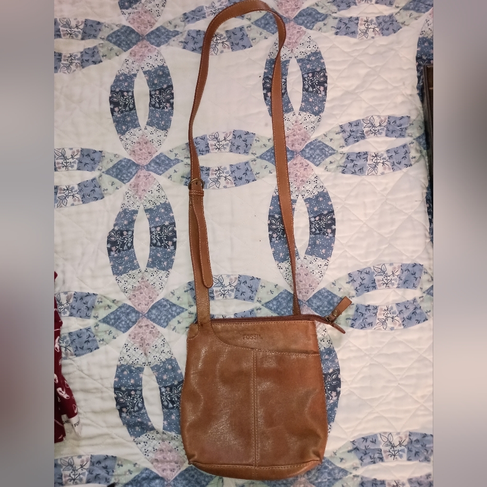 Fossil Tan Leather Crossbody Bag with Adjustable Strap